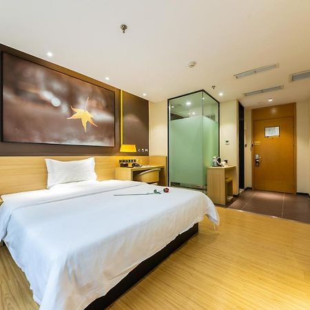 Iu Hotel Chongqing Jiefangbei Экстерьер фото