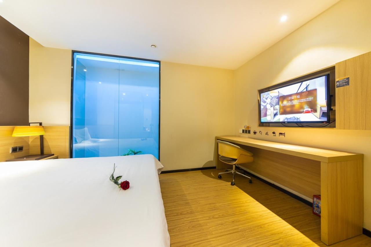 Iu Hotel Chongqing Jiefangbei Экстерьер фото