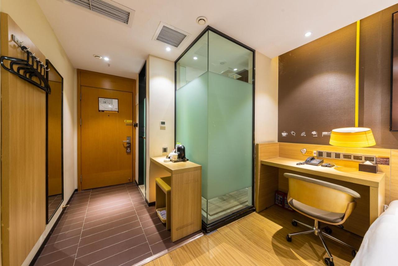Iu Hotel Chongqing Jiefangbei Экстерьер фото
