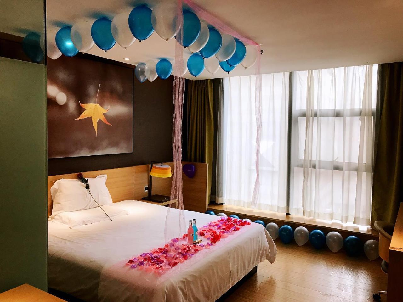 Iu Hotel Chongqing Jiefangbei Экстерьер фото