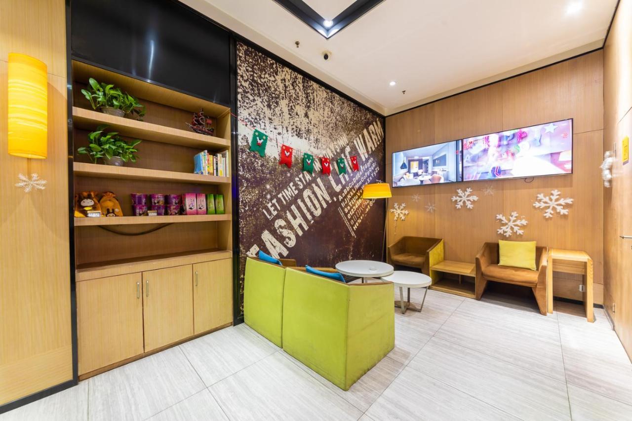 Iu Hotel Chongqing Jiefangbei Экстерьер фото