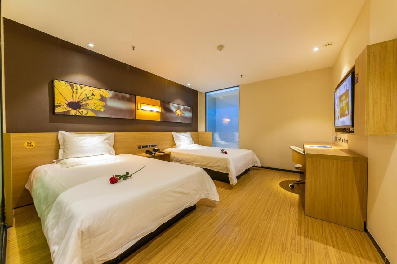 Iu Hotel Chongqing Jiefangbei Экстерьер фото