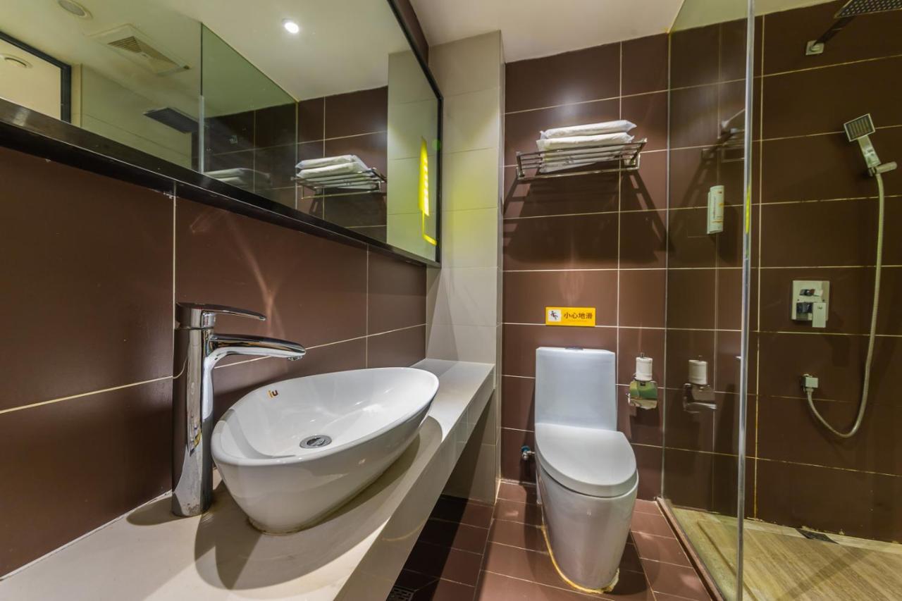 Iu Hotel Chongqing Jiefangbei Экстерьер фото