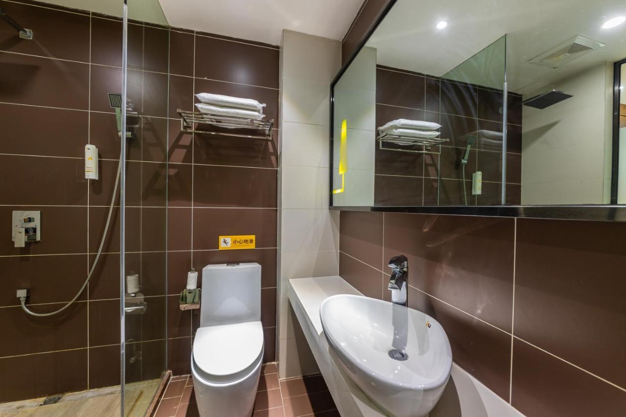 Iu Hotel Chongqing Jiefangbei Экстерьер фото